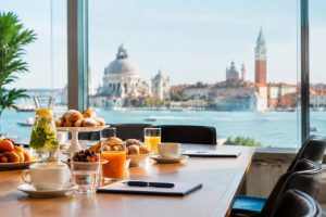 Colazione di lavoro a Venezia: idee, location e servizi per un evento di successo